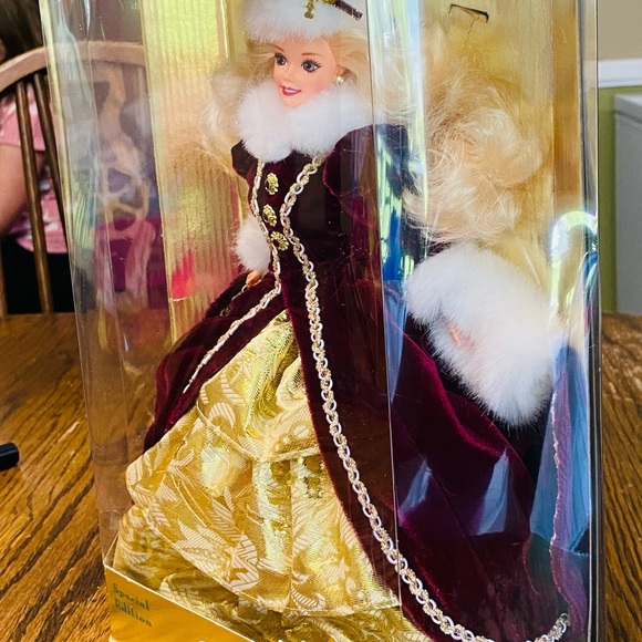 1996 Happy Holidays Special Edition Barbie - Picture 3 of 6